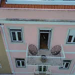 Διαμέρισμα Cortes In Historic Neighborhood