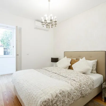 Cortes In Historic Neighborhood Appartement *