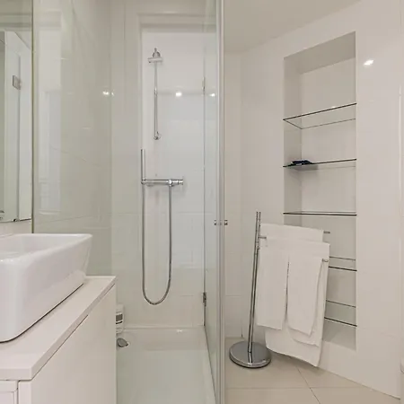 Cortes In Historic Neighborhood Apartamento *